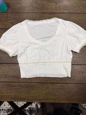 Aerie Women’s White Lace-Trim V-Neck Crop Top